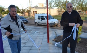 INAUGURARON UNA NUEVA PLAZA QUE UNE TRES BARRIOS