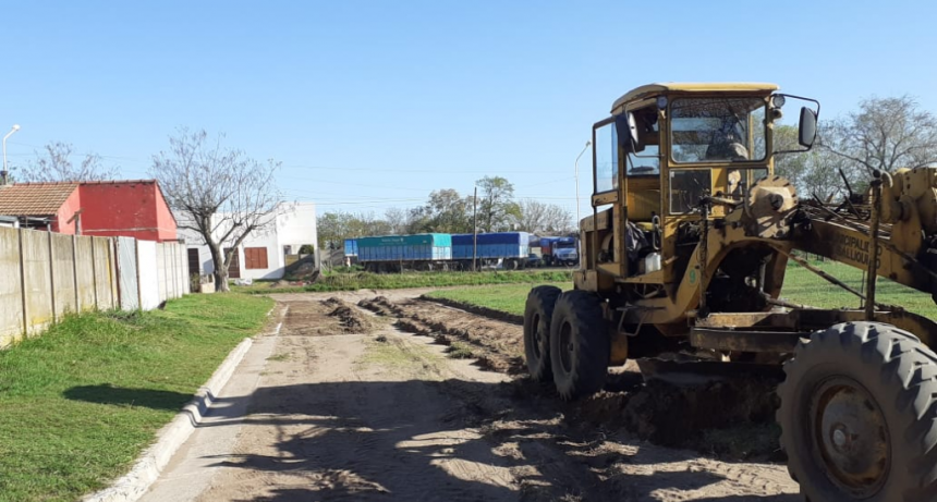 SE REALIZARON TRABAJOS DE LIMPIEZA Y ACONDICIONAMIENTO EN LA CALLE HUGO CATELLANI