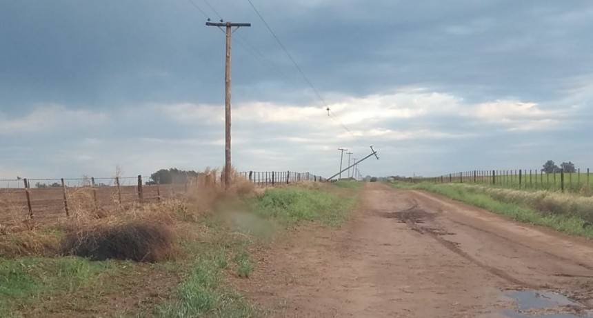 LLUVIA, VIENTO Y PIEDRA: LA TORMENTA SE HIZO NOTAR. ALGUNOS BARRIOS SE QUEDARON SIN ENERGIA ELECTRICA