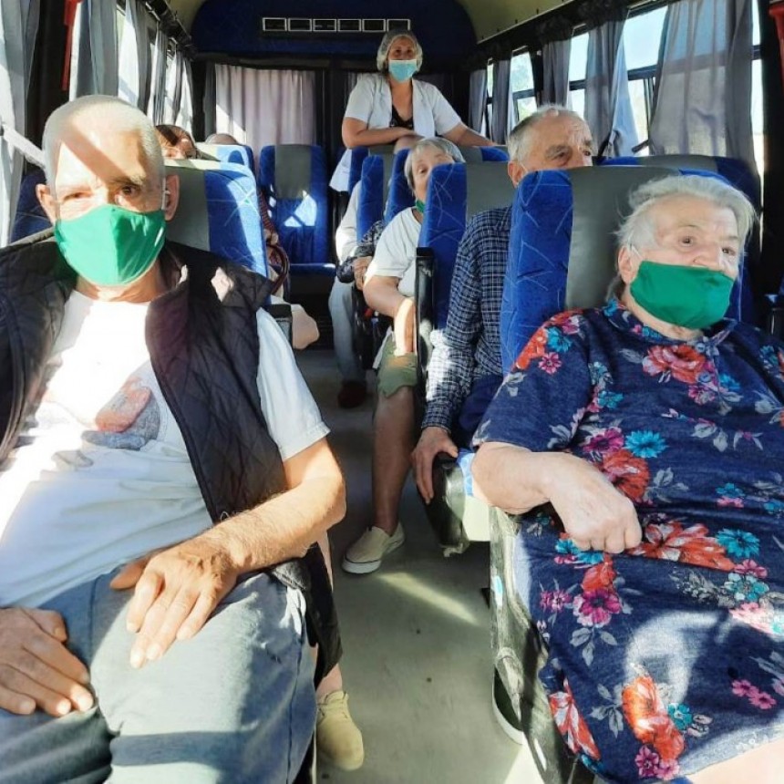 LOS ADULTOS MAYORES DE LOS HOGARES MUNICIPALES HABLARON EN FM AMANECER. HICIERON UN BALANCE DEL ENCUENTRO CON LOS FAMILIARES