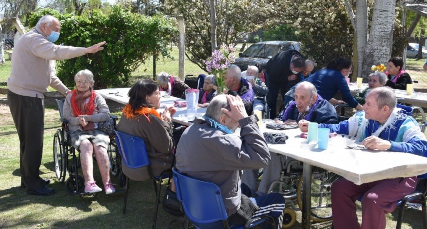 ADULTOS MAYORES CLEBRARON LA PRIMAVERA