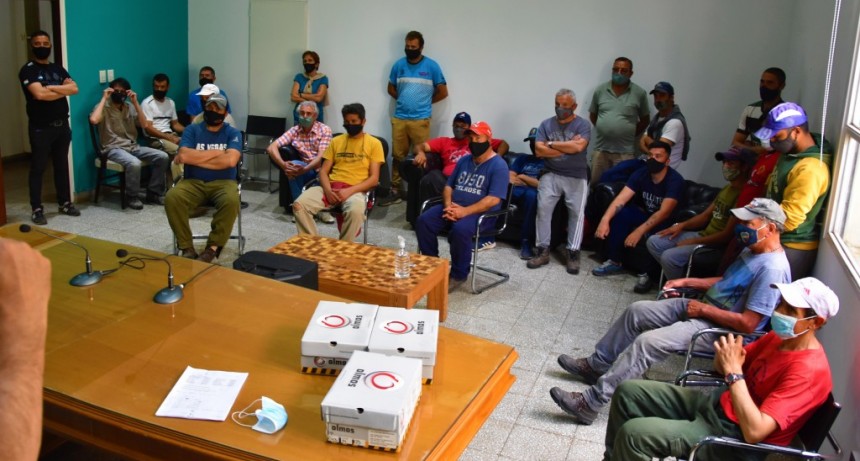 ENTREGA DE CALZADOS A TRABAJADORES DEL CORRALÓN MUNICIPAL