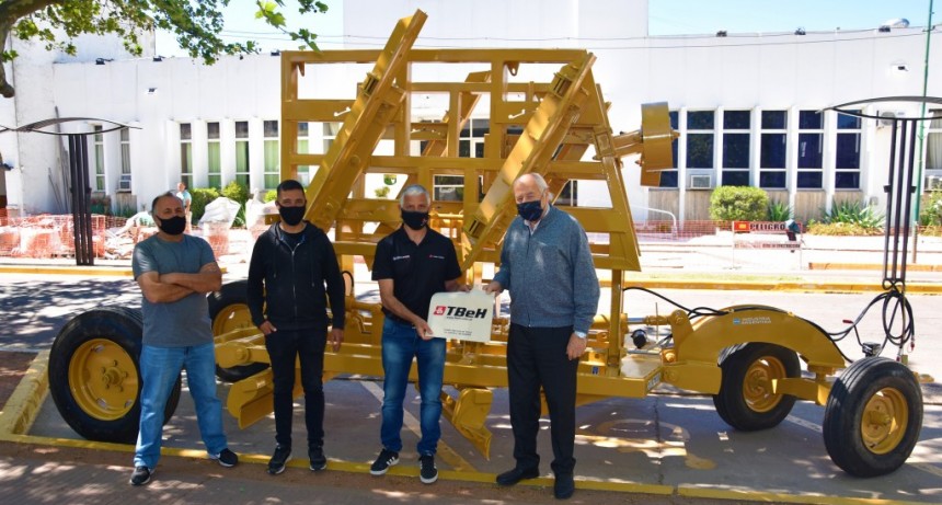 NUEVA MAQUINA PERFILADORA DE CAMINOS