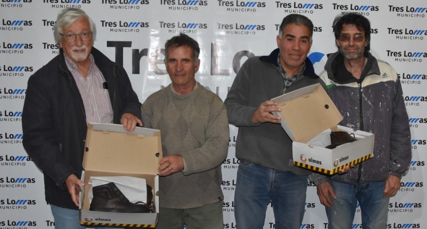 ENTREGA DE CALZADOS A TRABAJADORES MUNICIPALES