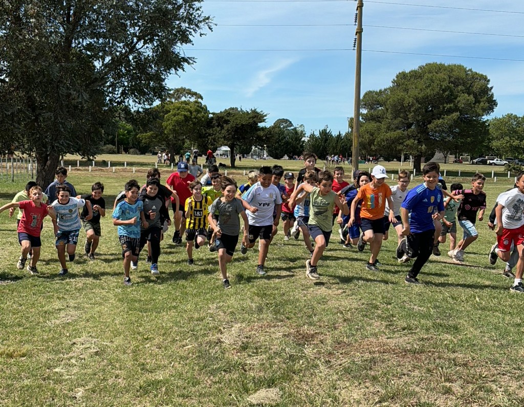 TORNEO INTERESCOLAR DE ATLETISMO EN EL POLIDEPORTIVO MUNICIPAL