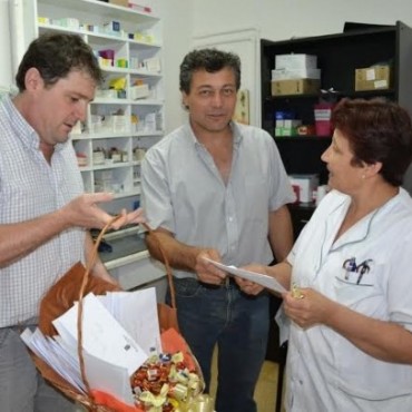 CARLOS DREESSEN SALUDO A LAS ENFERMERAS EN SU DIA