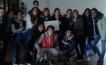 JOVENES Y MEMORIA - ALUMNOS DEL CENS Y DE LA ESCUELA SECUNDARIA VIAJARON A CHAPADMALAL