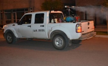 FUMIGARAN CONTRA LOS MOSQUITOS