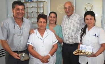 EL INTENDENTE AGASAJO A LAS ENFERMERAS EN SU DIA