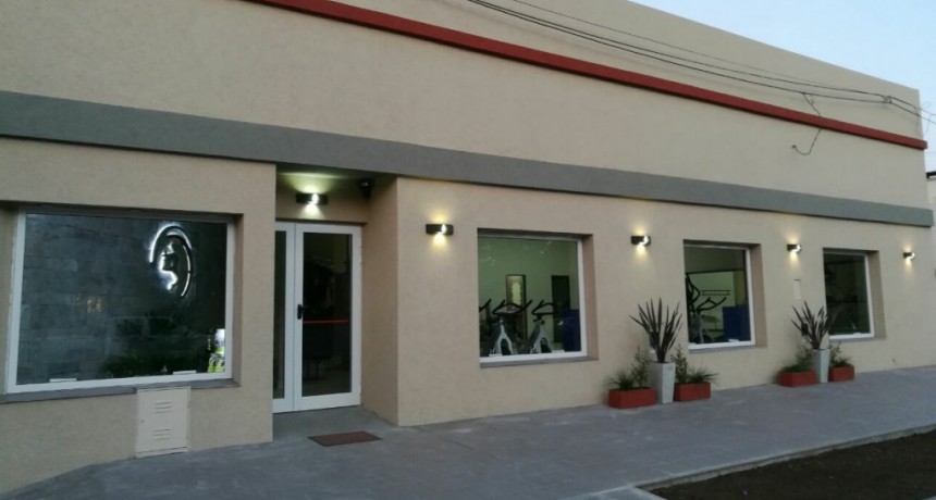 TITULAR DE UN GIMNASIO PRESENTA AMPARO Y DEMANDA A LA MUNICIPALIDAD DE TRES LOMAS