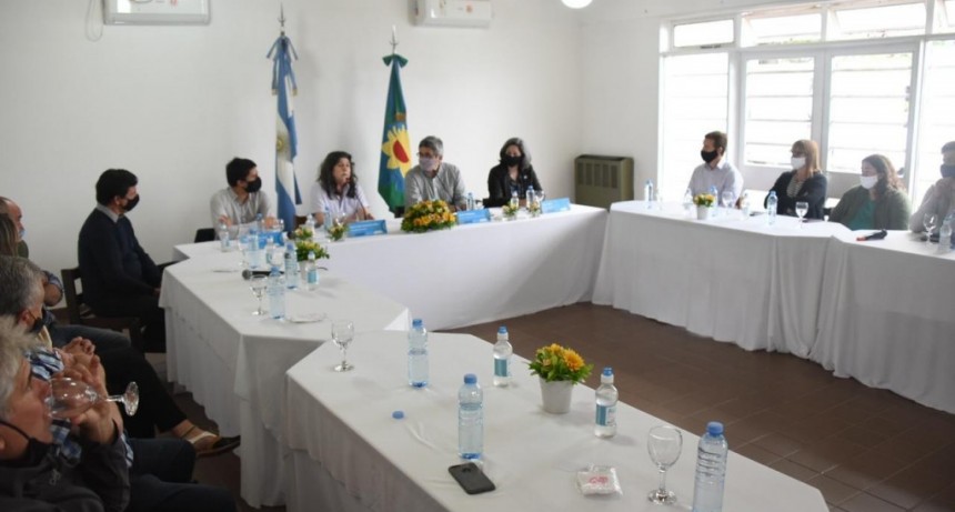 EL MINISTRO RODRÍGUEZ VISITÓ TRENQUE LAUQUEN, PEHUAJÓ Y CARLOS TEJEDOR, DONDE HIZO HINCAPIÉ EN LA NECESIDAD DE INDUSTRIALIZAR LA PRODUCCIÓN Y DESTACÓ EL ROL CLAVE DE LAS COOPERATIVAS