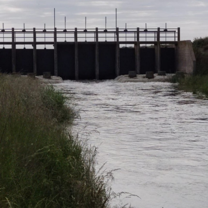 SE REALIZARON NUEVAS ACTIVIDADES DE MANTENIMIENTO EN LAS COMPUERTAS DEL DISTRITO