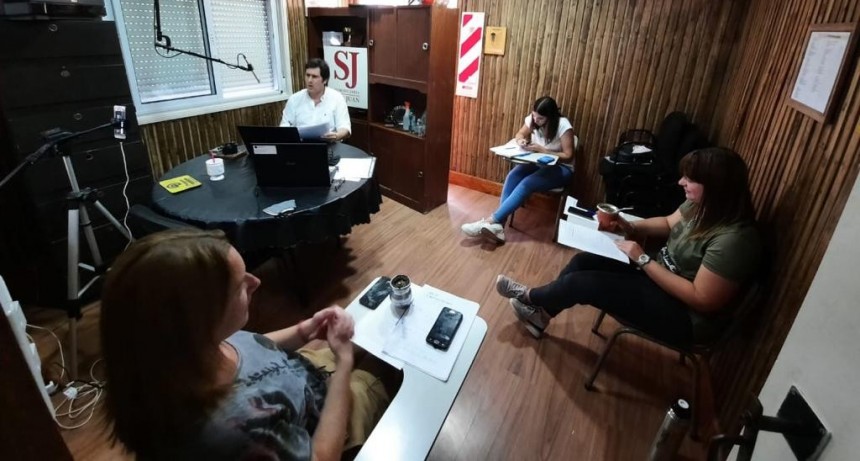 REMATE RADIAL TIRA EL AÑO POR LA VENTANA CON DOS PROGRAMAS EN DICIEMBRE