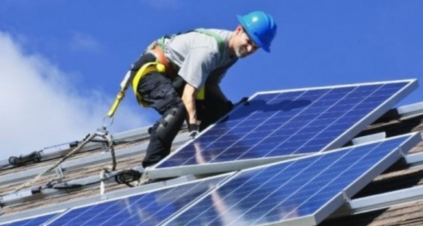 COMENZÓ LA OBRA DE COLOCACIÓN DE PANELES SOLARES EN LAS ESCUELAS