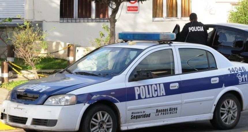 ENCUENTRAN UN CUERPO SIN VIDA EN EL PASEO ECOLÓGICO. LA POLICÍA TRABAJA EN EL LUGAR. 