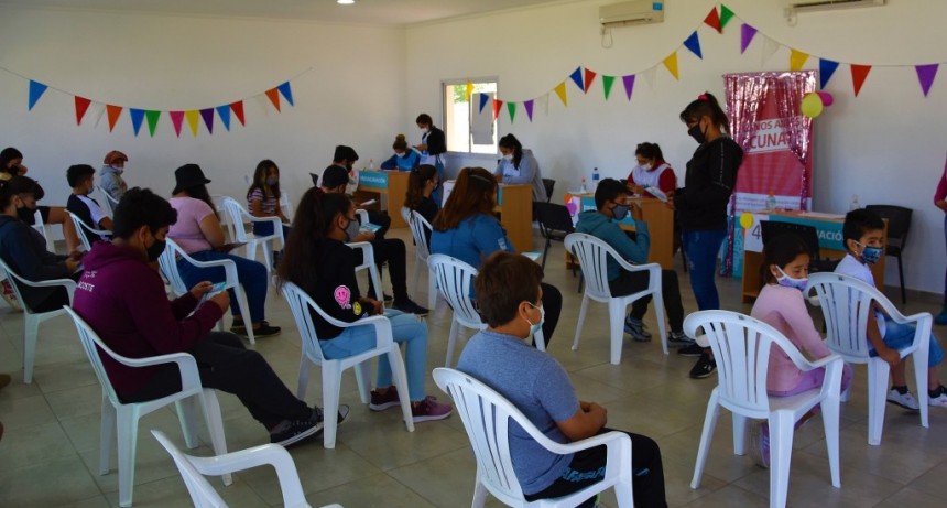 TRES LOMAS SIGUE VACUNANDO CONTRA COVID19