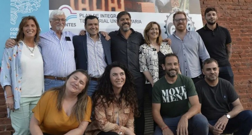 CARRERA PRESENTE EN LA FIRMA DE CONVENIOS DEL PROGRAMA “PUENTES”