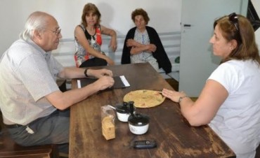 EL INTENDENTE FIRMO LA RENOVACION DE TIERRAS PARA LA CAPILLA