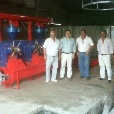 NESTOR ALVAREZ VISITO LA EXTRUSORA DE SOJA DE LA COOPERATIVA