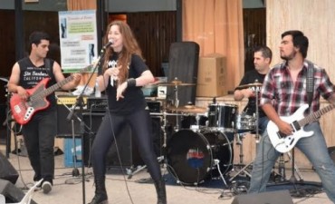 LOS JOVENES DISFRUTARON DE UNA TARDE DE ROCK