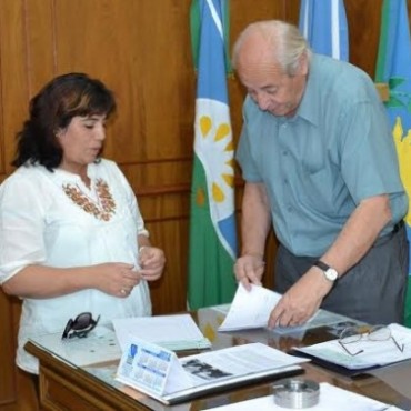 ROBERTO ALVAREZ ENTREGO DOS NUEVOS SUBSIDIOS