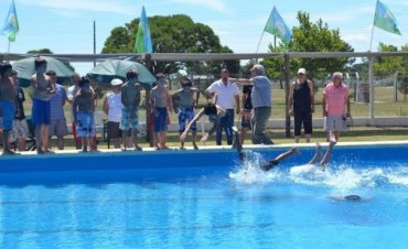 SE INAUGURO LA TEMPORADA DE PILETA Y SE HABILITO LA REFACCIONADA CANCHA DE PELOTA