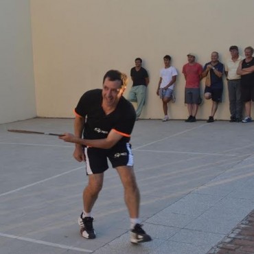SUPAN BRINDO UNA CHARLA EN LA CANCHA DE PELOTA A PALETA DEL POLI