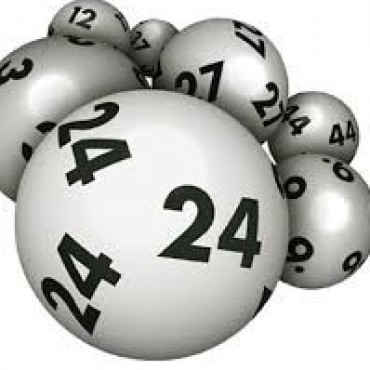 RIFA DE LA PARROQUIA: FAVORECIDOS CON EL SORTEO DEL MES DE NOVIEMBRE