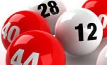 SILVANA ZAMPONI Y DORA MARCUELLO GANARON 50 MIL PESOS CON LA RIFA DE BOMBEROS