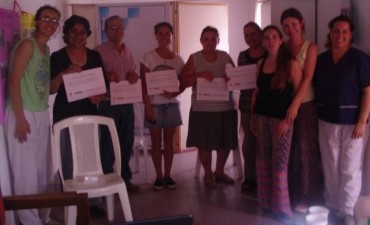 MEDICOS COMUNITARIOS CAPACITO A COMERCIANTES EN MANIPULACIÓN E HIGIENE DE ALIMENTOS