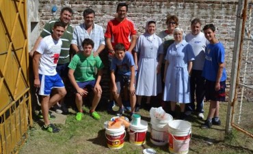 ENTREGARON MATERIALES PARA PINTAR INSTALACIONES DEL BABY PARROQUIAL