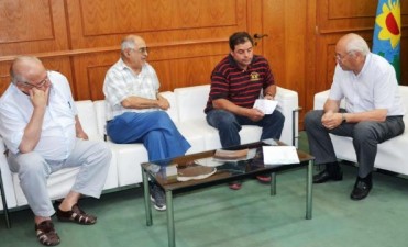 ENTREGAN AYUDAS ECONOMICAS A INSTITUCIONES