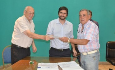 EL PRESIDENTE DEL SPAR REALIZO EL TRASPASO DE LA OBRA DE CLOACAS A LA COOPERATIVA