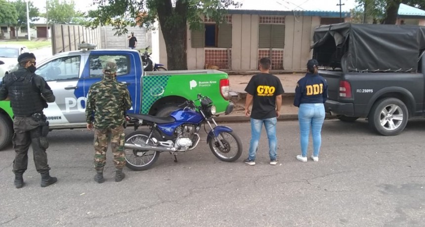 TRES DOMICILIOS ALLANADOS TRAS UN ROBO EN UNA QUINTA: DOS APREHENDIDOS Y VARIOS SECUESTROS.