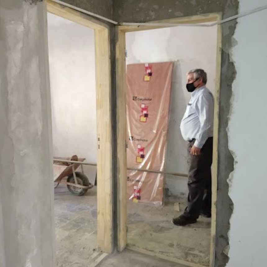 EL INTENDENTE VISITÓ LA OBRA DONDE ESTARÁN LAS OFICINAS DE DESARROLLO SOCIAL