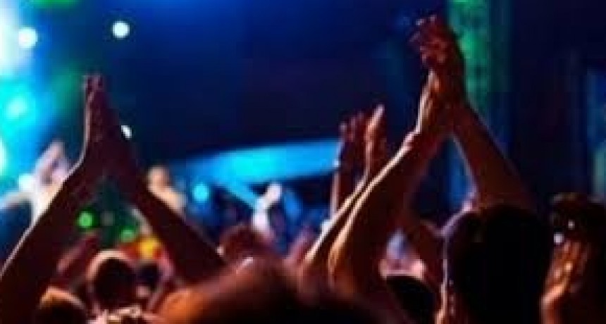 RECUERDAN QUE ESTAN PROHIBIDAS LAS REUNIONES Y AGLOMERACION DE PERSONAS EN ESPACIOS CERRADOS Y AL AIRE LIBRE