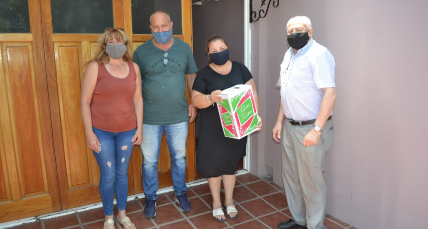 SE ENTREGARON LAS CAJAS NAVIDEÑAS A LOS GANADORES DEL CONCURSO 