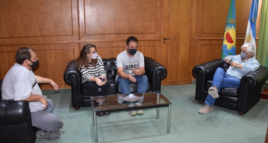 POR LOS RETRASOS EN EL ASFALTADO, EL INTENDENTE SE REUNIÓ CON REPRESENTANTES DE LA EMPRESA INARCO