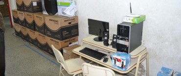ENTREGARON MATERIAL INFORMATICO A LA ESCUELA TECNICA