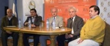 INTENDENTES DE LA REGION EN EL FORO PARA UNA NUEVA LEY ORGANICA MUNICIPAL