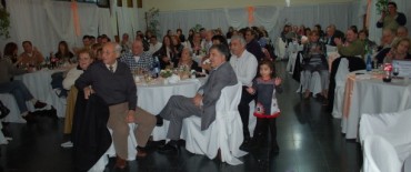 LA CAMARA ENTREGO PRESENTES A VARIOS COMERCIOS