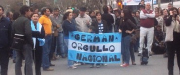 EL OLÍMPICO GERMAN LAURO FUE RECIBIDO EN TRENQUE LAUQUEN POR UNA MULTITUD DE PERSONAS