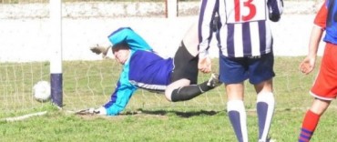 EN EL FUTBOL SENIOR CAYO FERRO DE TRES LOMAS, GANO DEPORTIVO Y EMPATO ROBERTS