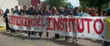 ZAPATA RECIBIO EL PETITORIO DEL INSTITUTO SANTA ROSA DE LIMA