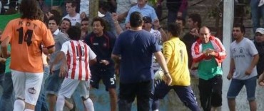 EN PEHUAJO HUBO UNA BATALLA CAMPAL CON ROBO Y DESTRUCCION DE LA COPA DE CAMPEON