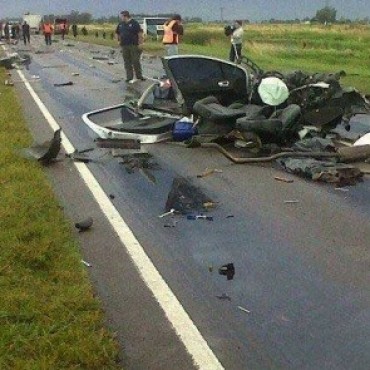 DOS MUERTOS EN LA RUTA 5. CHOCARON UN MICRO Y UN AUTO CERCA DE PEHUAJO.