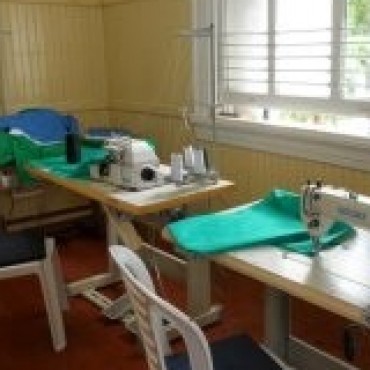 LA COOPERATIVA TEXTIL FABRICA BOLSAS PARA HACER LAS COMPRAS