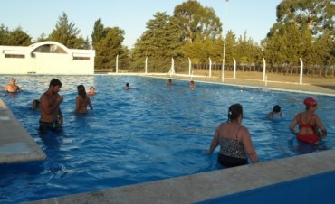 EXITOSA MARATÓN ACUÁTICA EN EL POLIDEPORTIVO