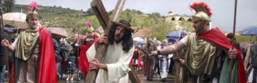 VIA CRUCIS EN EL BARRIO SAN CAYETANO