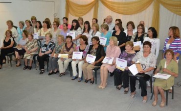 EMOTIVO HOMENAJE A MUJERES TRESLOMENSES